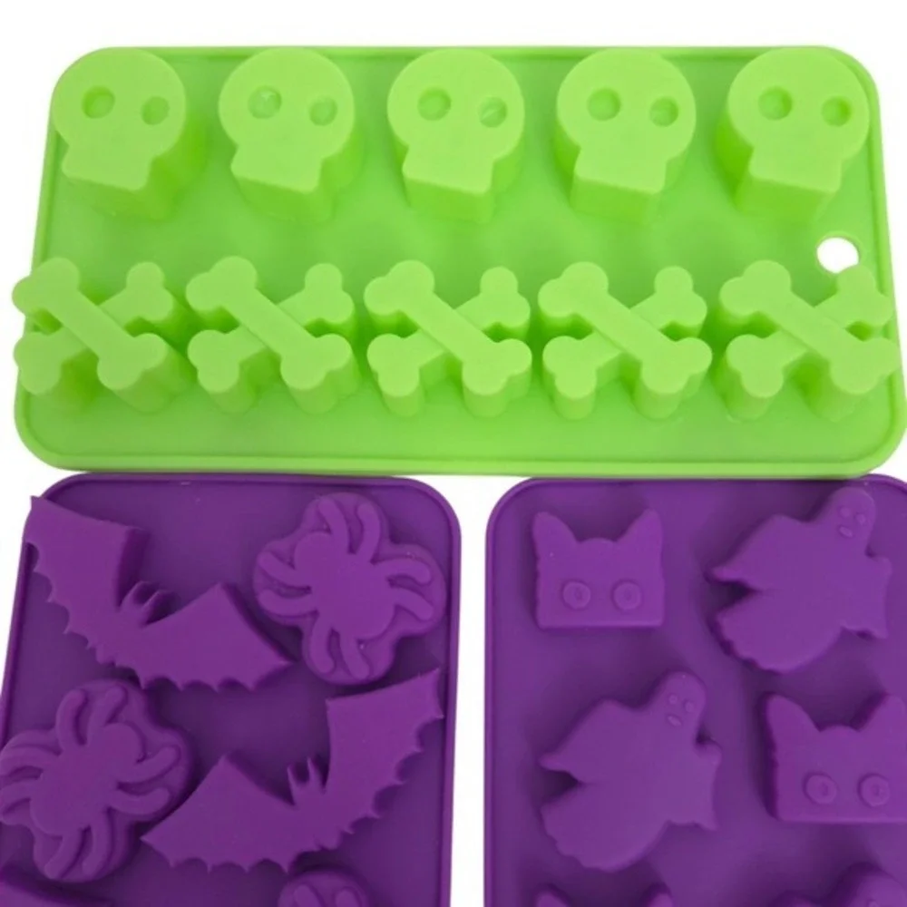 Wilton Halloween Flexible Silicone‎ Chocolate Candy Mold (Set of 3)